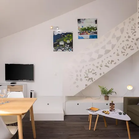 Διαμέρισμα Jolara - With Heated Pool - Luxury 18 Mimice